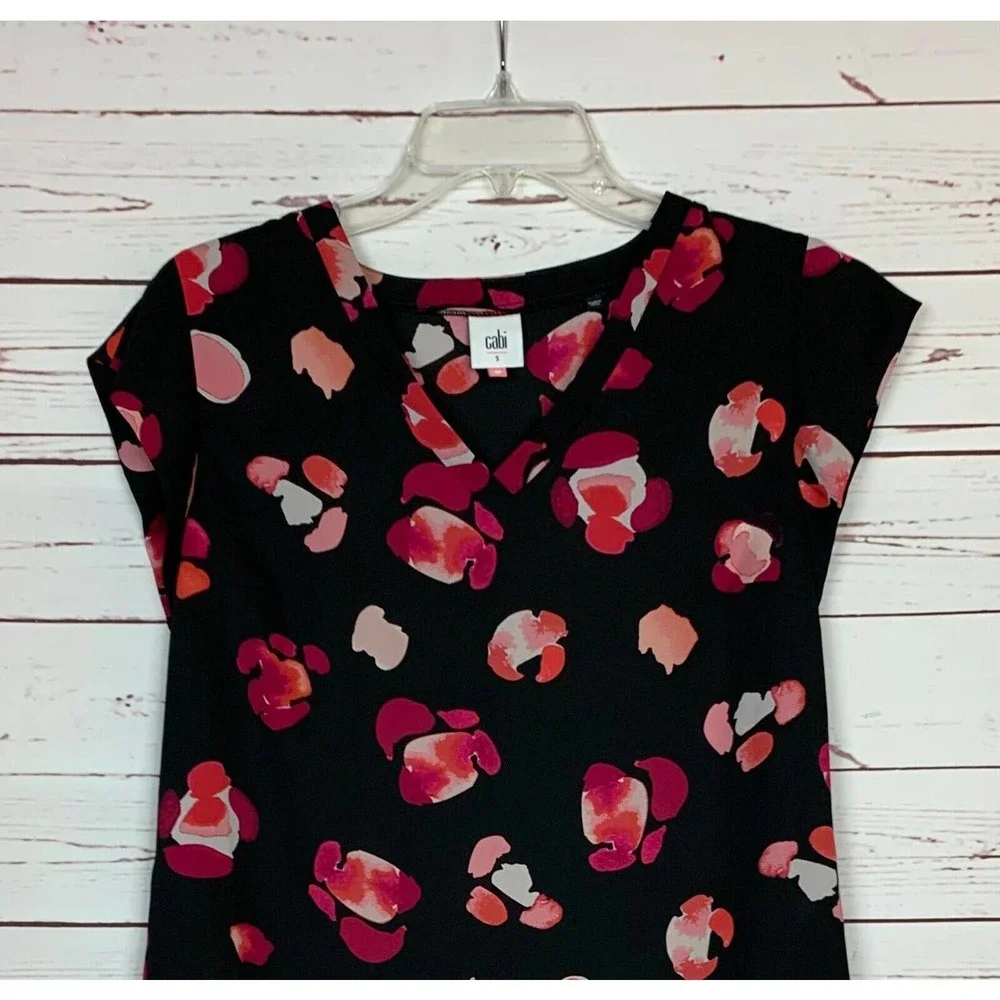CAbi Women's S Small Black Pink Floral Short Sleeve Cute Petal Top Blouse #5523 - Picture 5 of 12